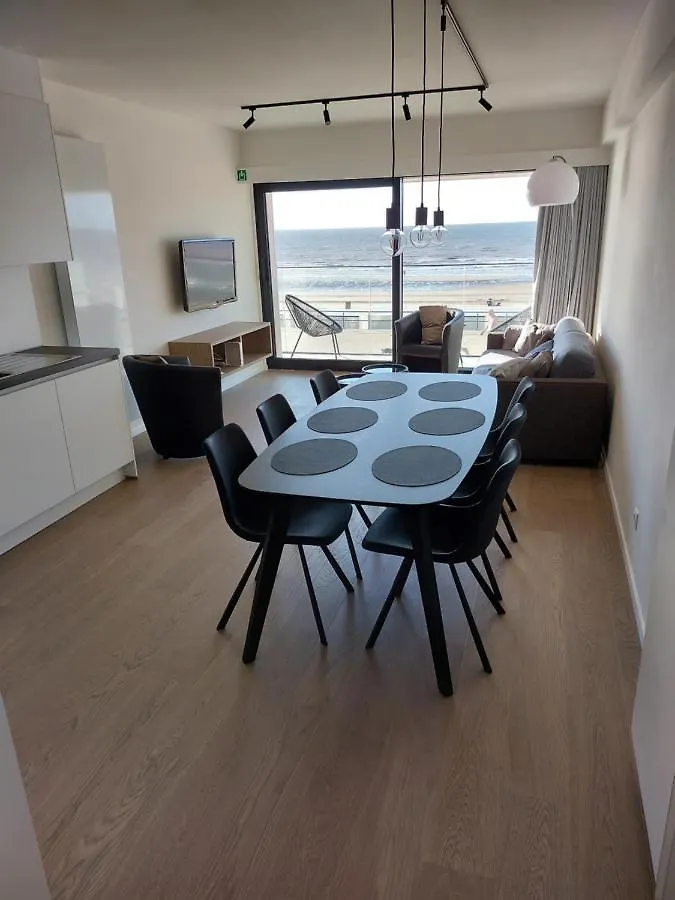 Charmant Appartement Met Frontaal Zeezicht Middelkerke